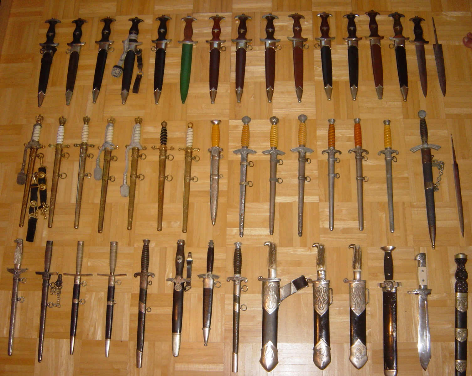 Blankwaffen und mehr.